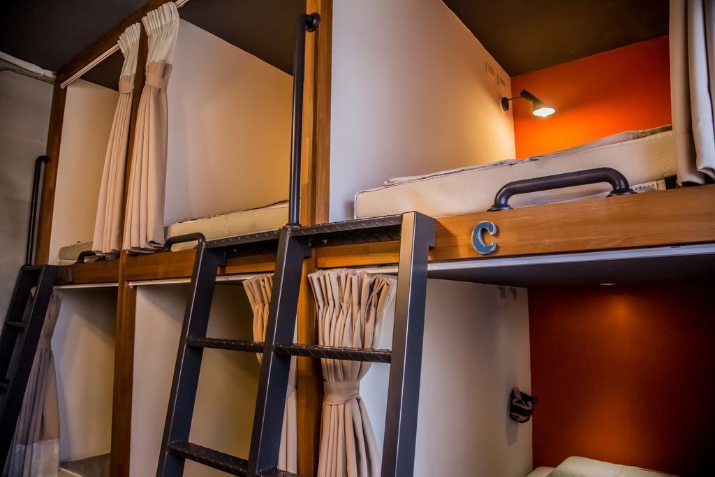 Knock Knock Hostel Гаосюн Экстерьер фото