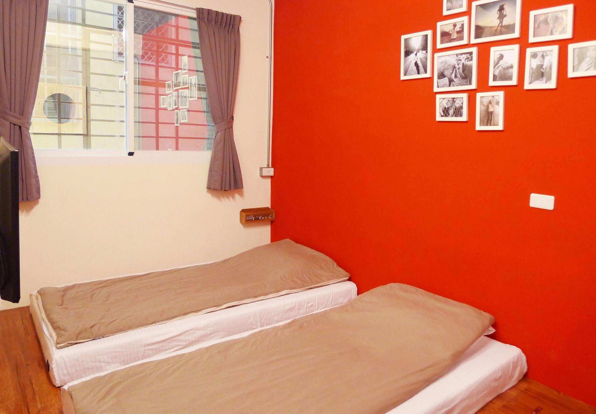 Knock Knock Hostel Гаосюн Экстерьер фото